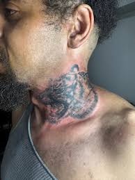 She's a 10 but thinks that tattoo appointments are the same thing as  therapy