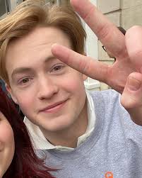 Kit augura buon Natale tramite le storie di Instagram 🎄🐶 Kit wishing a  Merry Christmas via Instagram stories 🎄🐶 Via @kit.connor #kit #kitconnor  #merrychristmas #stories #nicknelson