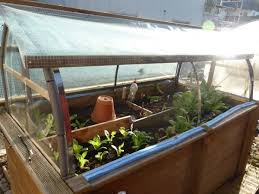Vom Hochbeet Zum Mini Gewachshaus Dach Selber Bauen Hochbeet Garten Hochbeet Und Gemusehochbeet