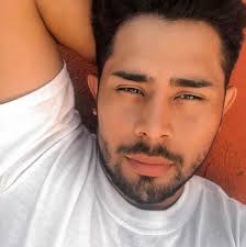 Charly Estrada added a temporary profile picture.