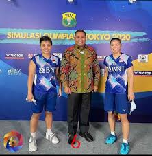 Pebulutangkis ganda putri indonesia greysia pollii/apriyani rahayu mengembalikan kok ke arah ganda putri korea selatan lee sohee/shin seungchan dalam semifinal olimpiade tokyo 2020 di musashino forest sport plaza, tokyo, jepang, sabtu (31/7/2021). Gp7cch95osgcvm