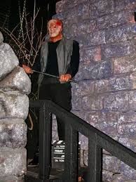 Podczas weekendu zostają zaatakowani przez psychopatę. Jason Voorhees Wikipedia Wolna Encyklopedia