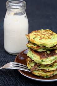 Rezept Zucchinipuffer Mit Kichererbsenmehl Und Chili Mayo Dipp Rezepte Kichererbsenmehl Kichererbsenmehl Rezepte