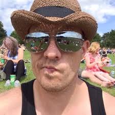 Dan Hutch (@Pingu2309)