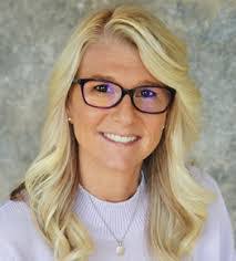 Lisa Bosley's Instagram, Twitter & Facebook