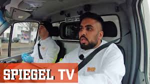 Transporter rast in wohnwagen von pfingsturlaubern auf dem weg nach fehmarn. Notruf Frankfurt 2 Rettungssanitater Am Limit Spiegel Tv Reportage Youtube