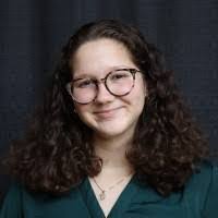 Abigail Hammer's Instagram, Twitter & Facebook