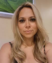 Excessive use of AI generated pictures