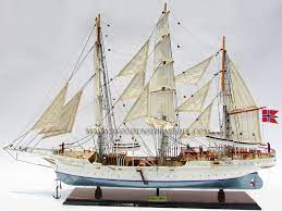 Statsraad lehmkuhl tilbake etter tre måneders tokt over altanteren. Statsraad Lehmkuhl Model Boat