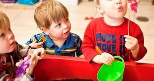 En la actualidad el mandato educativo del nivel inicial en argentina se rige por una concepción particular del lugar que ha de ocupar el juego en la formación de los niños pequeños. Mi Sala Amarilla Propuestas De Juego En Sectores Para Sala De 2 Anos