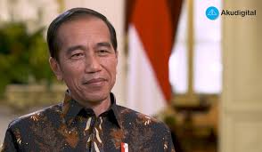 Ia memiliki tiga adik perempuan, bernama iit sriyantini, ida yati, dan titik relawati. Biografi Joko Widodo Presiden Republik Indonesia Ke 7