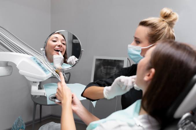 Choosing the Right Cosmetic Dentist: Tips & Red Flags