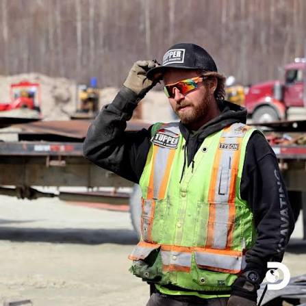 Gold Rush is on tonight! Make sure to tune in! #goldrush #carhartt #volvo #keepthedirtalive #husky #living the dream