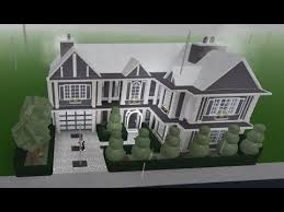 Today i made a modern family farmhouse (just the exterior) i'll work on the interior for next video. Modern House Exterior Design Bloxburg Trendecors