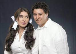 كشفت الفنانة الاستعراضية دينا ، عن سر جمالها التي ظهرت به في صورها الأخيرة في مهرجان أسوان الدولى السينمائى للمرأة، وقالت في تصريح لـ اليوم السابع: ØµÙˆØ±Ø© Ø¯ÙŠÙ†Ø§ ÙˆØ§Ø¨Ù†Ù‡Ø§ ÙŠØªØ¹Ø±Ø¶Ø§Ù† Ù„Ù†ÙØ³ Ø§Ù„Ø¥ØµØ§Ø¨Ø© Ø®Ø¨Ø± ÙÙŠ Ø§Ù„ÙÙ†