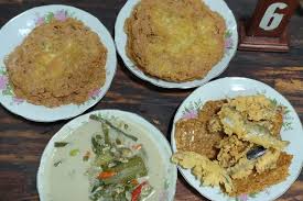 Sayur lodeh jawa paling enak disantap dengan sambal terasi dan ikan goreng. Warung Kopi Klotok Tempat Makan Di Yogyakarta Dengan Suasana Pedesaan
