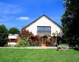 Pretty and peaceful, yet with good amenities, moux en morvan is perfect for anyone who would appreciate the benefits of such a quality of life. Gastezimmer Maison Des Roseaux Zimmern Und Familiensuite Moux En Morvan Morvan