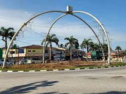 Muzium adat istiadat terletak di dataran alor gajah, bersebelahan tugu keris majlis perbandaran alor gajah. Arca Keris Dipindahkan Ke Bulatan Alor Gajah