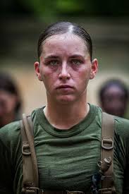 14 Female Marine Officer Изображение: Национальные архивы США и DVIDS Поиск  в мировом общественном достоянии}