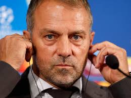 Polémica en el Barça: 'obligan' a los periodistas a traducir al inglés sus  preguntas en castellano