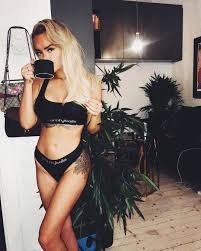 Get in touch with sophieelise  (@sophieelise94er) — 186 answers, 137750 likes. 364 7k Followers 657 Following 2 265 Posts See Instagram Photos And Videos From Sophie Elise Sophieelise