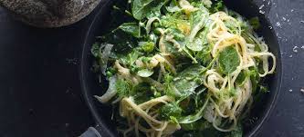 Se le fettuccine risultassero asciutte spruzzatele con l'acqua di cottura della pasta. Rezept Tipp Linguine Fettuccine Alla Carbonara Vegetariana Falstaff