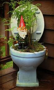 Planted Toilet Planted Toilet In 2020 Gartenprojekte Garten Garten Deko