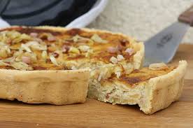 It is a bacon pie/flan with a rye flour crust on the base and made with eggs, and in some villages. Quiche Lorraine Rezept Fur Franzosischen Speckkuchen Bbqpit De