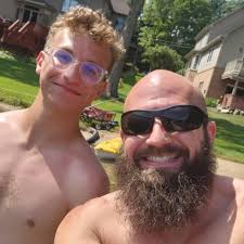 What skills should an amateur poker player learn?