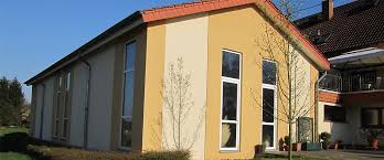 Two bedrooms with double beds 1.60 x 2.00m and 1.80 x 2.00m and one bedroom with single beds 0.90 x 2.00m, hallway/hallway, shower. Michael Baltes Malerfachbetrieb