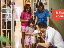 How the heck was that racist? Mp Amrin Amin Bonds With 5 Year Old Over Her Bolster During Woodlands House Visit