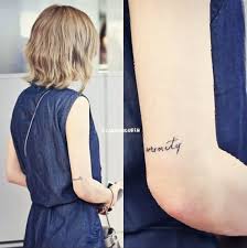 Hình xăm chữ ở bắp tay cho nữ. Nhá»¯ng Hinh XÄƒm Nhá» Ä'ang Yeu Ma Y NghÄ©a Cá»§a Cac Ná»¯ Idol Kpop