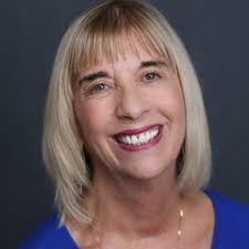 Lisa Kays's Instagram, Twitter & Facebook