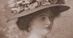 double vision: Esme Wallace 1885-1973