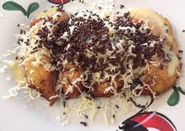 Untuk dapatkan rasa legit menggigit dan enak juara, beri susu kental manis cokelat secukupnya. Resep Enak Pisang Goreng Coklat Keju Susu