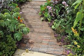 Tolle Ideen Aus Alten Dachziegeln Fur Ihren Garten Als Diy Projekt Fur Deko Dachziegel Garten Pflanzen