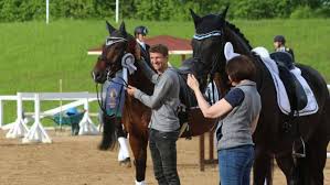 Neuzugang im stall der müllers. Thomas Lisa Muller Manuel Neuer Und Thomas Muller In Schwaiganger