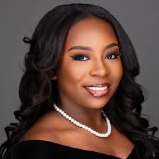 Breathtaking Beautiful ❤️ she for me @ashtonhailey_ my Goddaughter! Im so  proud of you baby girl🥰 Senior Year!! Have a Senior?? Book this look!!  Natural Beat✨ #iambeautiful #naturalbeat #beaumontmua #ciciondabeat  #nechesriverseniorphotos #mysenior #