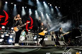 Kemunculan kumpulan rock tempatan menjadi semakin galak berkembang dengan terdapatnya pertandingan peringkat kebangsaan seperti juara rock, festival rock dan battle of the bands 1 & 2. Halestorm Wikipedia
