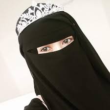 Çarsaflı kadınların genelde egitimsiz oldugu algısı vardır toplum nazarında ama egitimsiz olan malesefki toplumdur bir bayan terzisi… à¸¡ à¸ªà¸¥ à¸¡à¸°à¸® Beautiful Hijab Niqab Islam Women