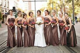 Lynn doyle flowers is memphis' oldest local florist that specailizes in weddings and events but also deliver flowers any day of the week for any occasion or just because you fell like it. Five Wedding Flower Tips You Can T Do Without The Pink Bride