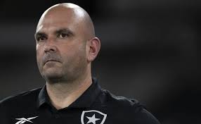 Botafogo tem time titular definido em decisão contra o Flamengo