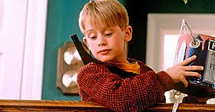 Due famiglie decidono di andare in vacanza in francia, così i componenti se ne partono allegri. Mamma Ho Perso L Aereo Tutte Le Battute Cult Radio Deejay