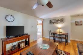 Everybody loves raymond is an american sitcom television series created by philip rosenthal that aired on cbs from september 13, 1996, to may 16, 2005, with a total of 210 episodes spanning over nine seasons. Everybody Loves Raymond Falmouth Updated 2021 Prices