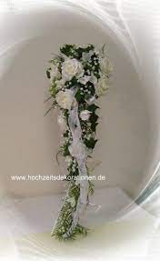 Brautstrauß » alle informationen zum hochzeitsstrauß aktuelle trends kosten bilder jetzt den perfekten brautstrauß finden. Brautstrauss Wasserfall Rosen Lang Brautstrauss Wasserfall Blumenstrauss Hochzeit Brautstrauss