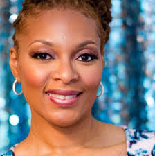 Diana Luiz's Instagram, Twitter & Facebook