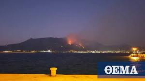 Μεγάλη φωτιά έχει ξεσπάσει στο σχίνο κορινθίας η οποία έχει σημάνει συναγερμό στην πυροσβεστική υπηρεσία. Olonyxtia Maxh Me Tis Floges Sto Loytraki Ekkenw8hkan Monasthria Synexeis Anazwpyrwseis
