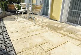 Kleine Terrassen Elegant Gestalten Kleine Terrasse Terrassenplatten Terrasse