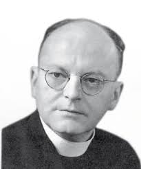 Mit Wackelpapst und festem Glauben