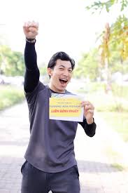 Nhờ vai lý trong phim cô thắm về làng, puka đã rinh về giải thưởng tiêu biểu ngôi sao xanh nói về dự định năm mới, ninh dương lan ngọc cho biết 2017 có lẽ là năm khó khăn hơn đối với cô, vì năm ngoái cô đã có 4 bộ phim ra. Lien Bá»‰nh Phat Chinh Thá»©c Quay Trá»Ÿ Láº¡i Running Man Vietnam Sau Lan Ngá»c Jun Pháº¡m